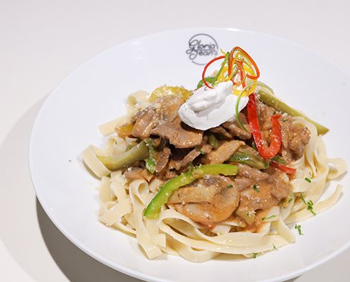 RUSSIAN BEEF STROGANOFF WITH FETTUCCINE PASTA