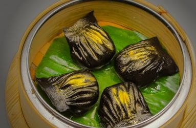Charcoal Prawn Hargow With Truffle Oil